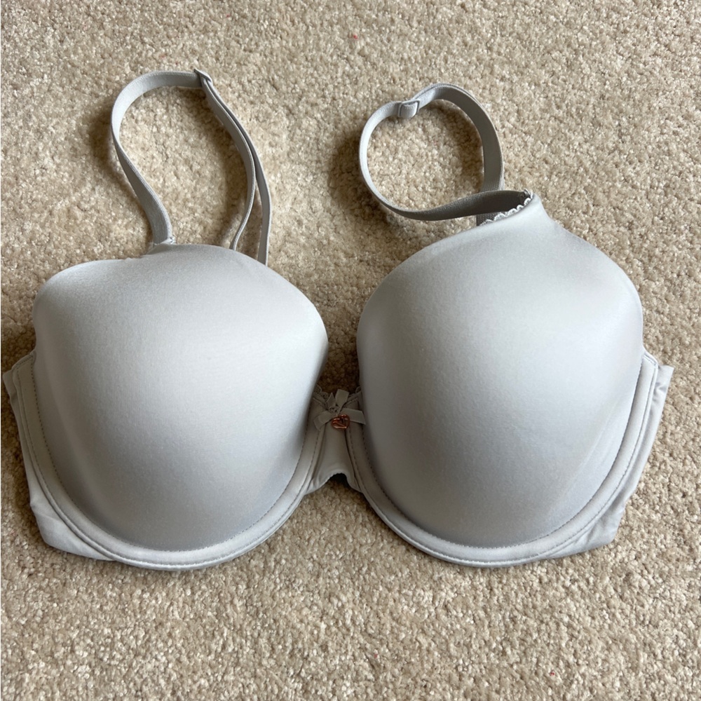 Victoria's Secret T-Shirt Bra Molded Cups